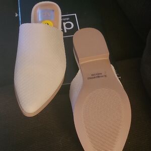 DV by Dolce Vita White Cream Mules Sleek Minimalist Design